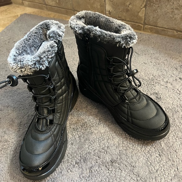 Tote’s Snow Boots - Picture 8 of 9